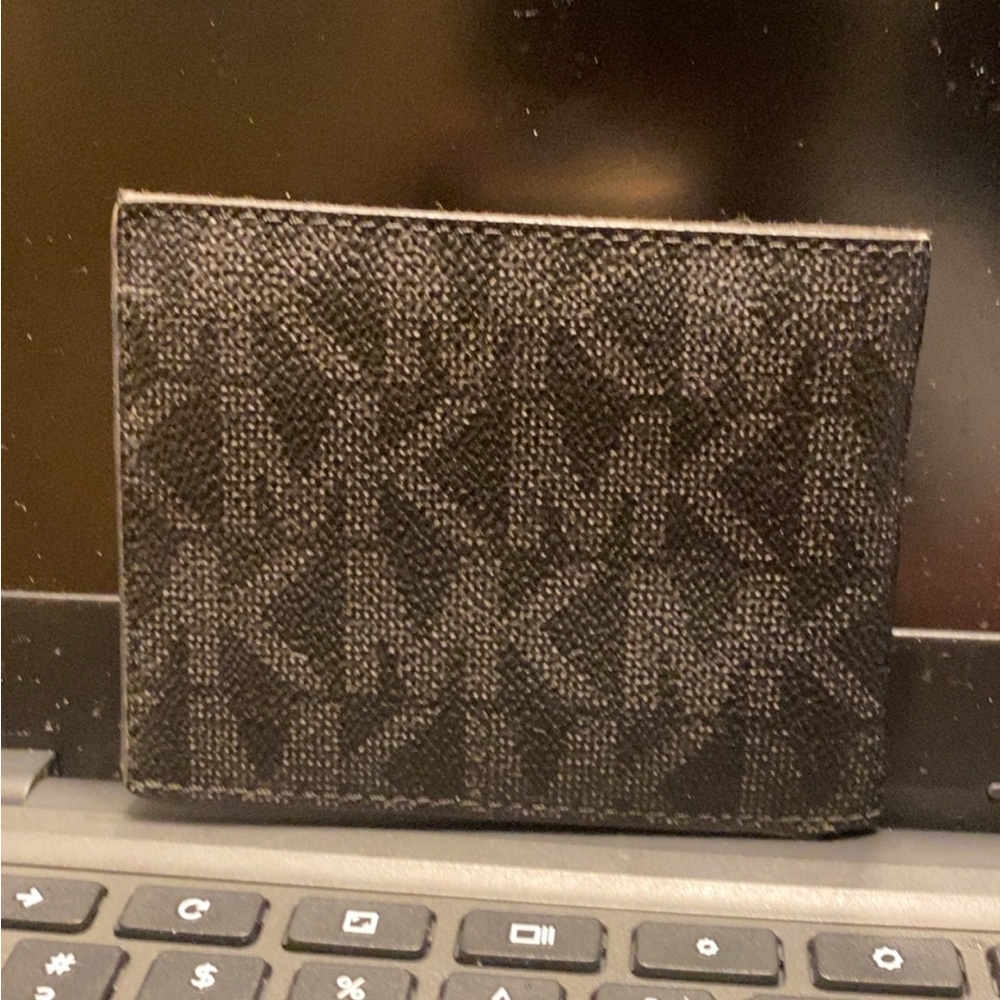 Michael Kors Monogram Black Card Holder - Picture 2 of 2